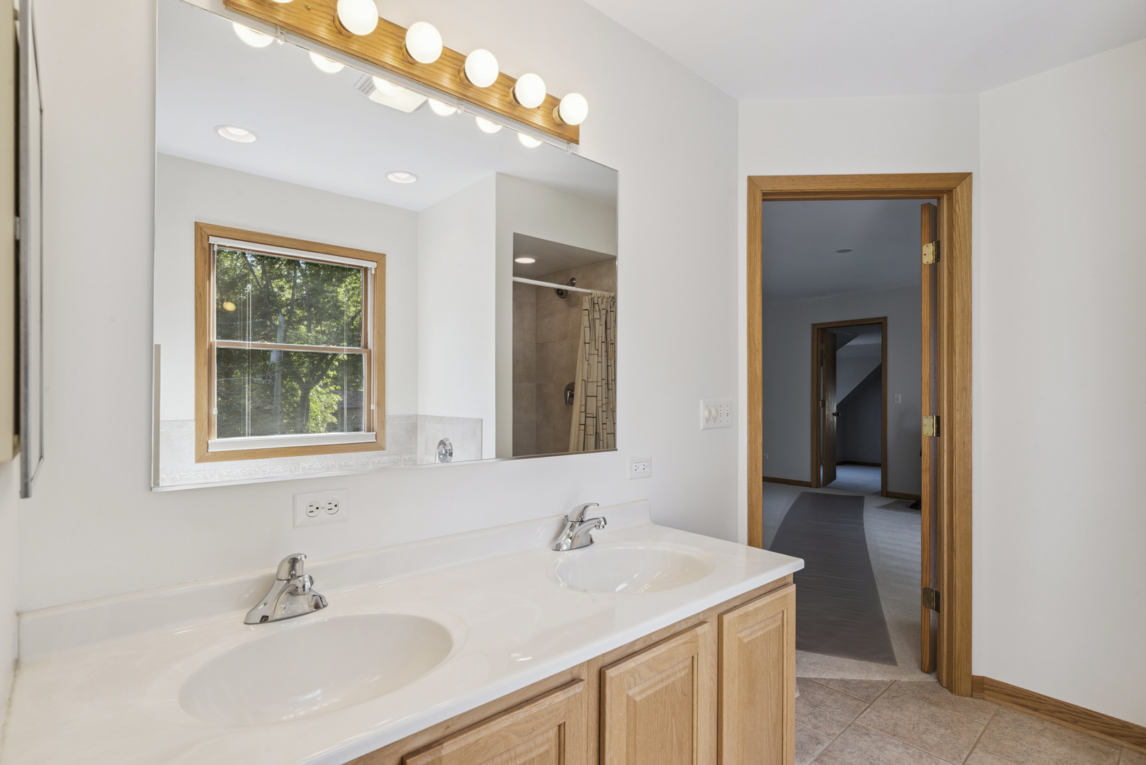 25455 W Greenview Avenue, Antioch, IL 60002