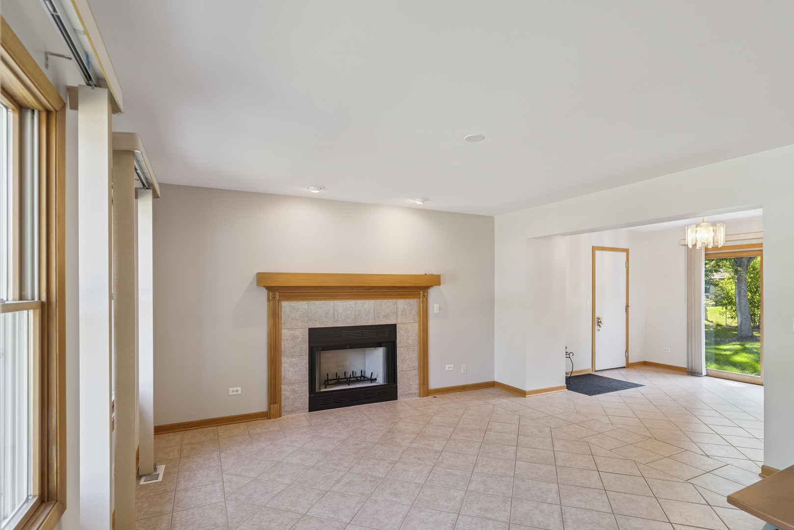 25455 W Greenview Avenue, Antioch, IL 60002