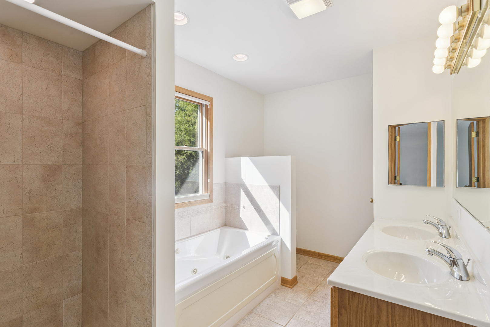 25455 W Greenview Avenue, Antioch, IL 60002