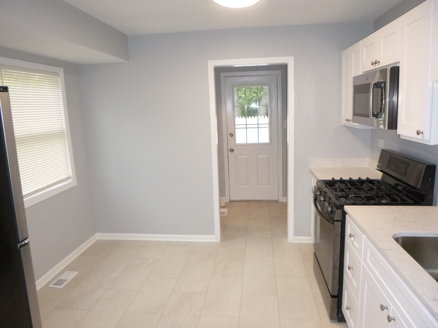 305 Four Winds Way, Carpentersville, IL 60110