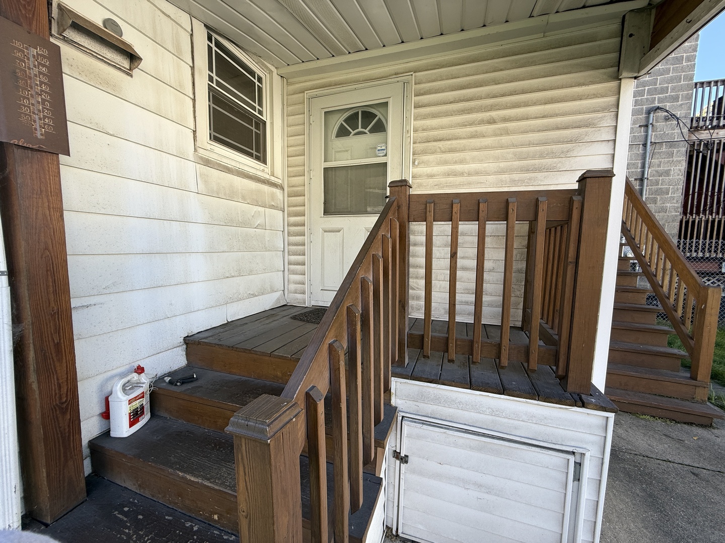 4844 W MONTROSE Avenue, Chicago, IL 60641