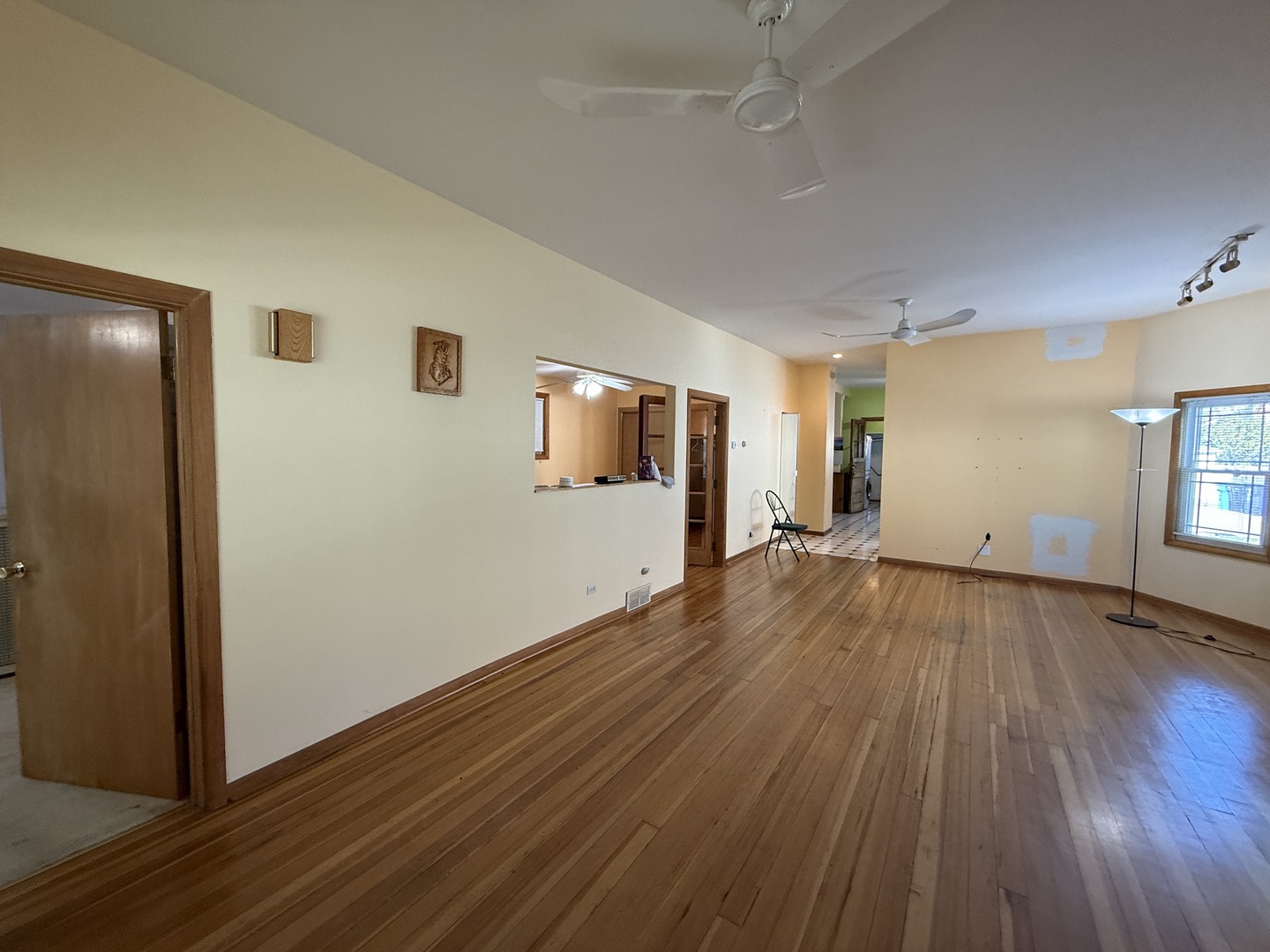 4844 W MONTROSE Avenue, Chicago, IL 60641