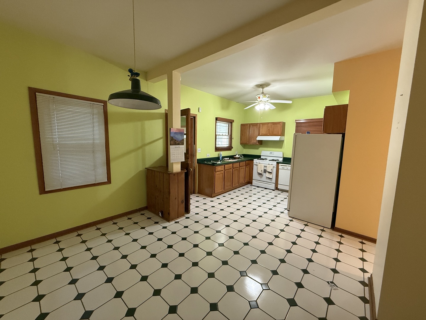 4844 W MONTROSE Avenue, Chicago, IL 60641