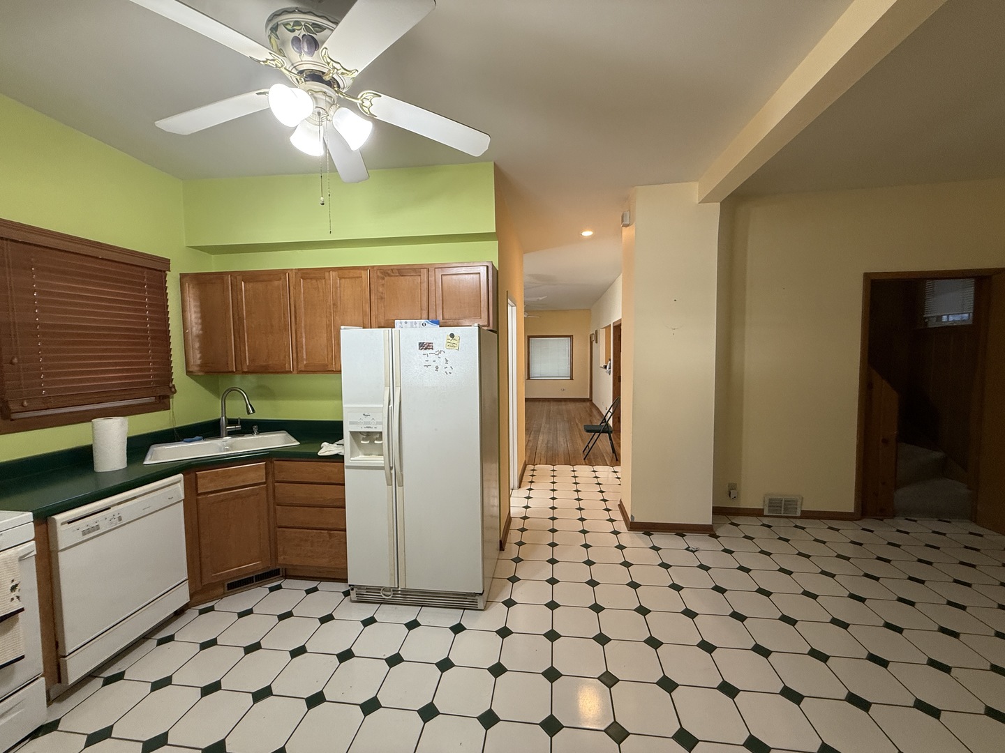 4844 W MONTROSE Avenue, Chicago, IL 60641