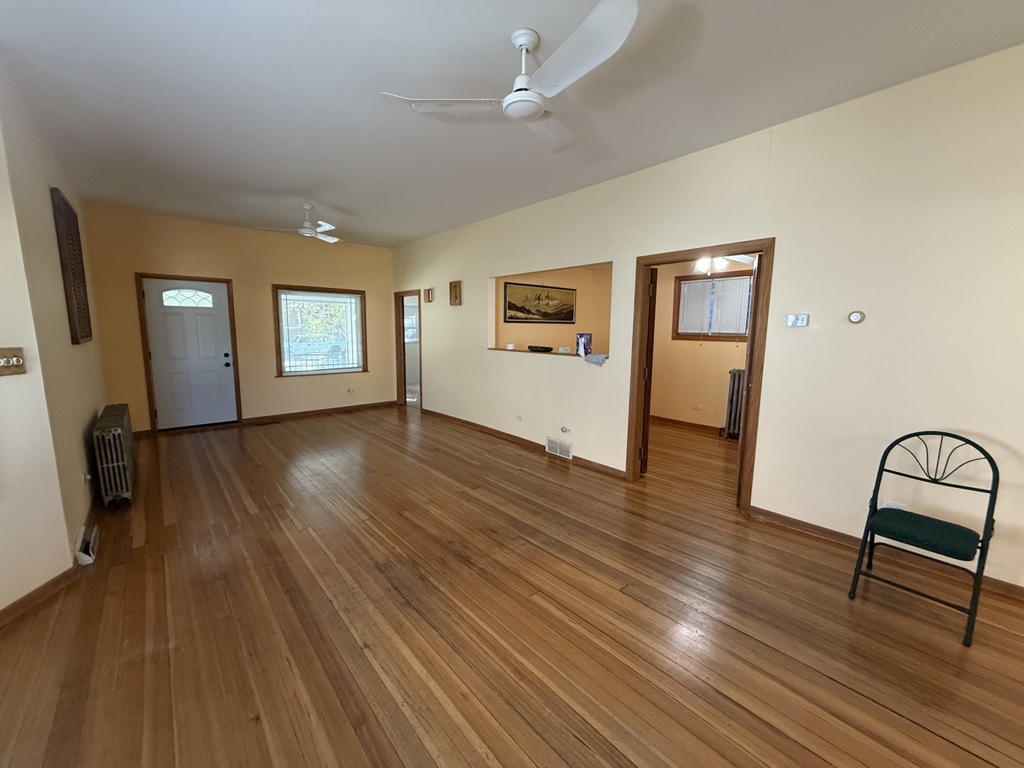 4844 W MONTROSE Avenue, Chicago, IL 60641