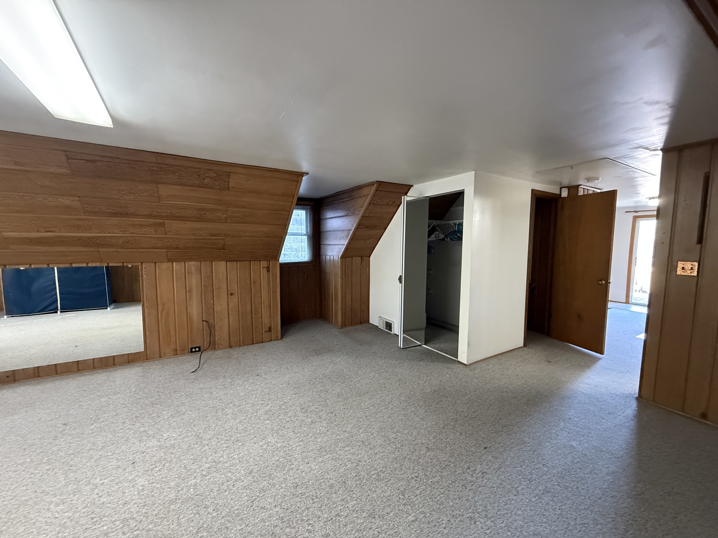 4844 W MONTROSE Avenue, Chicago, IL 60641