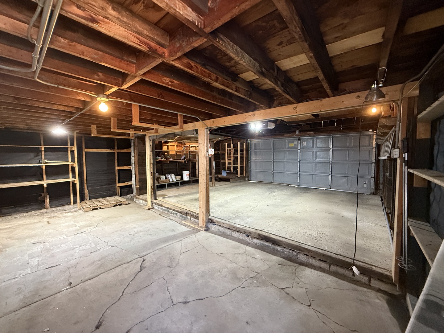 4844 W MONTROSE Avenue, Chicago, IL 60641