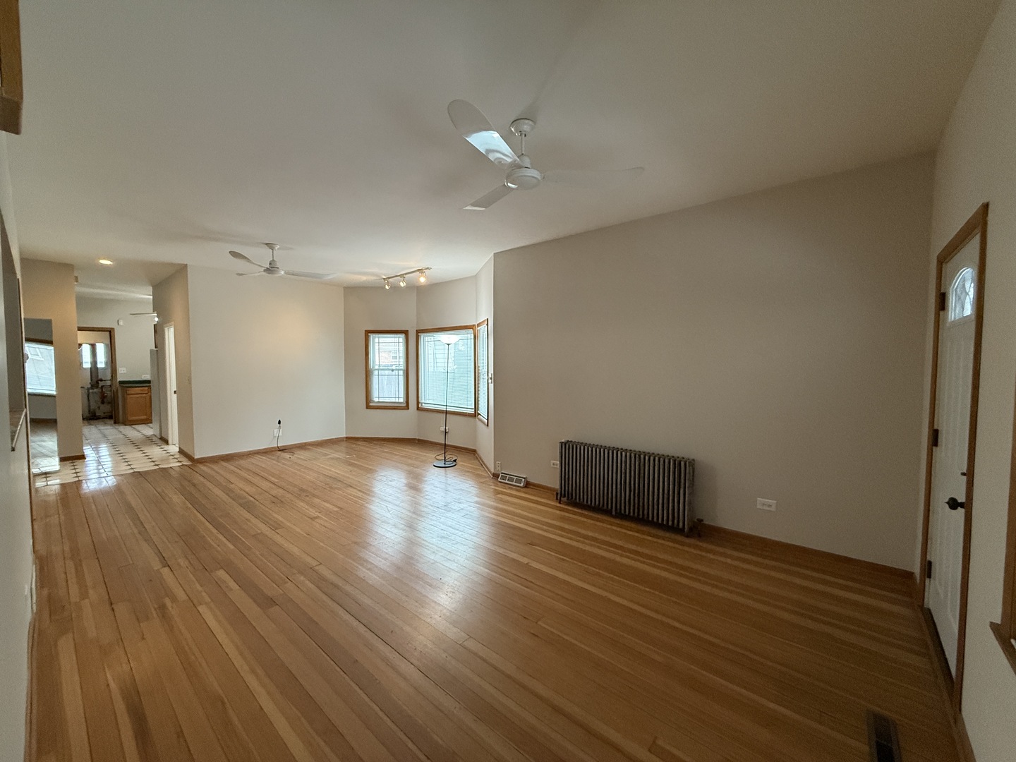 4844 W MONTROSE Avenue, Chicago, IL 60641