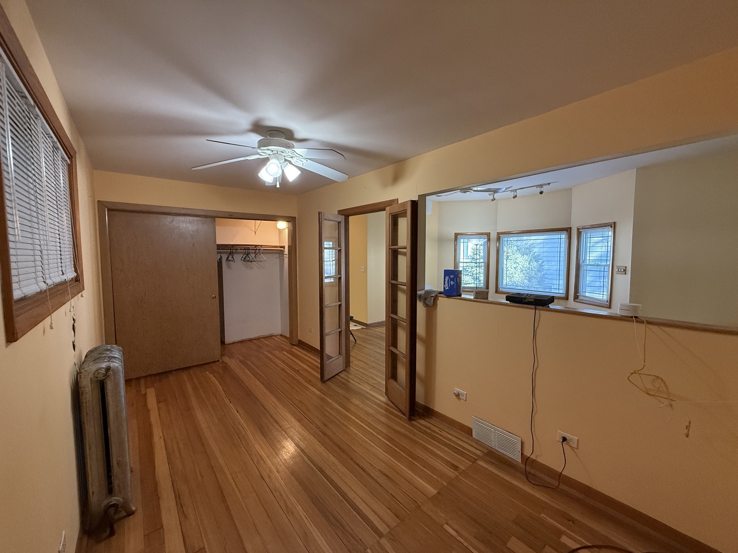 4844 W MONTROSE Avenue, Chicago, IL 60641