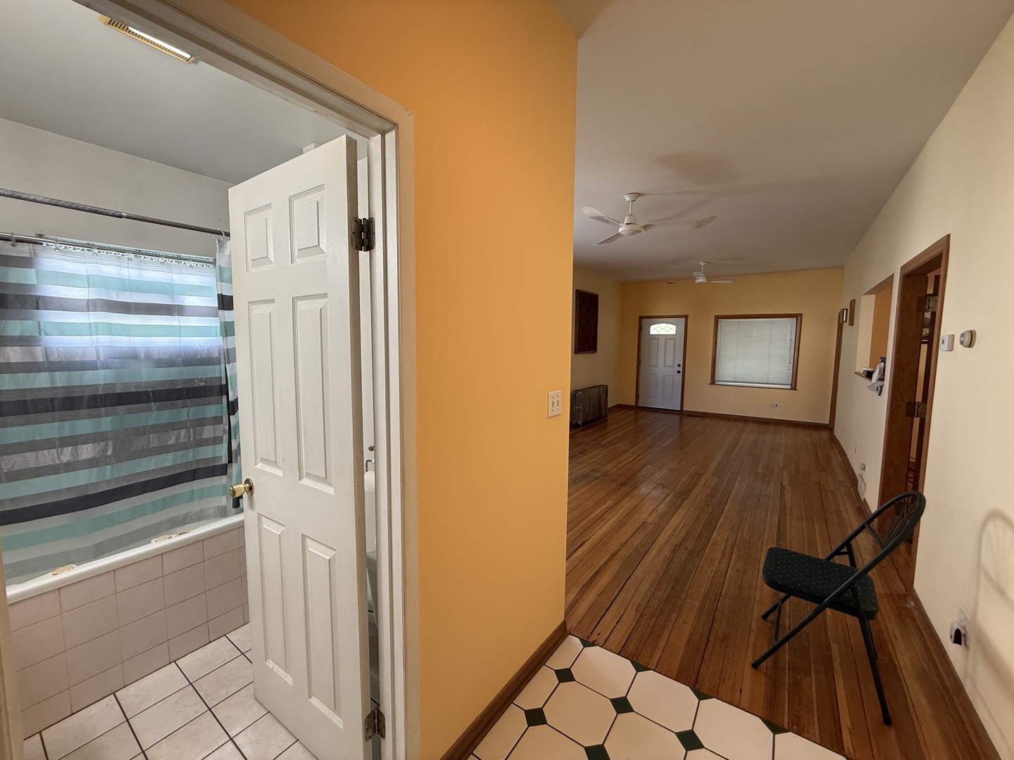 4844 W MONTROSE Avenue, Chicago, IL 60641