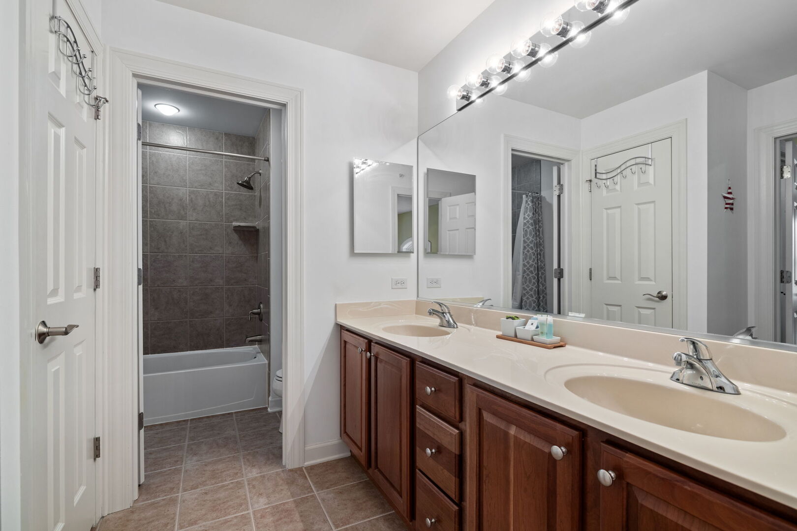 805 Stone Canyon Circle, Inverness, IL 60010