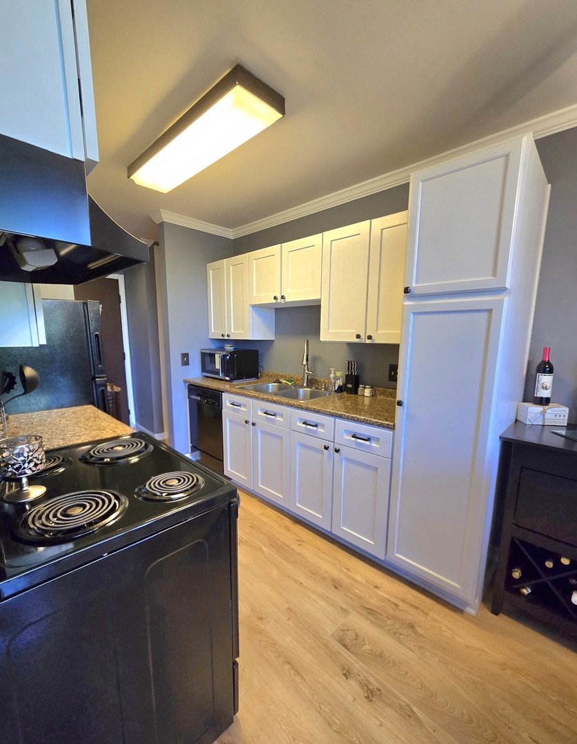 5600 Hillcrest Lane #2K, Lisle, IL 60532