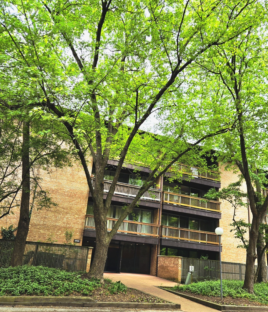 5600 Hillcrest Lane #2K, Lisle, IL 60532