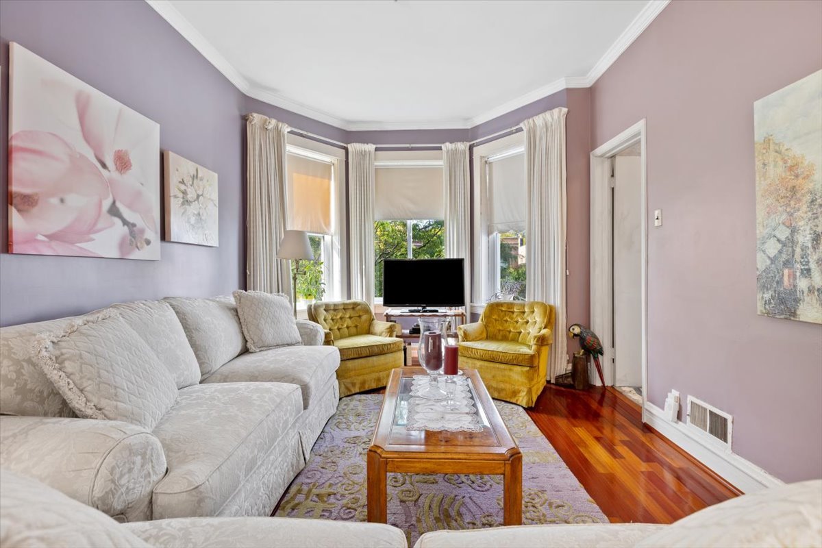 3911 N Kedzie Avenue, Chicago, IL 60618