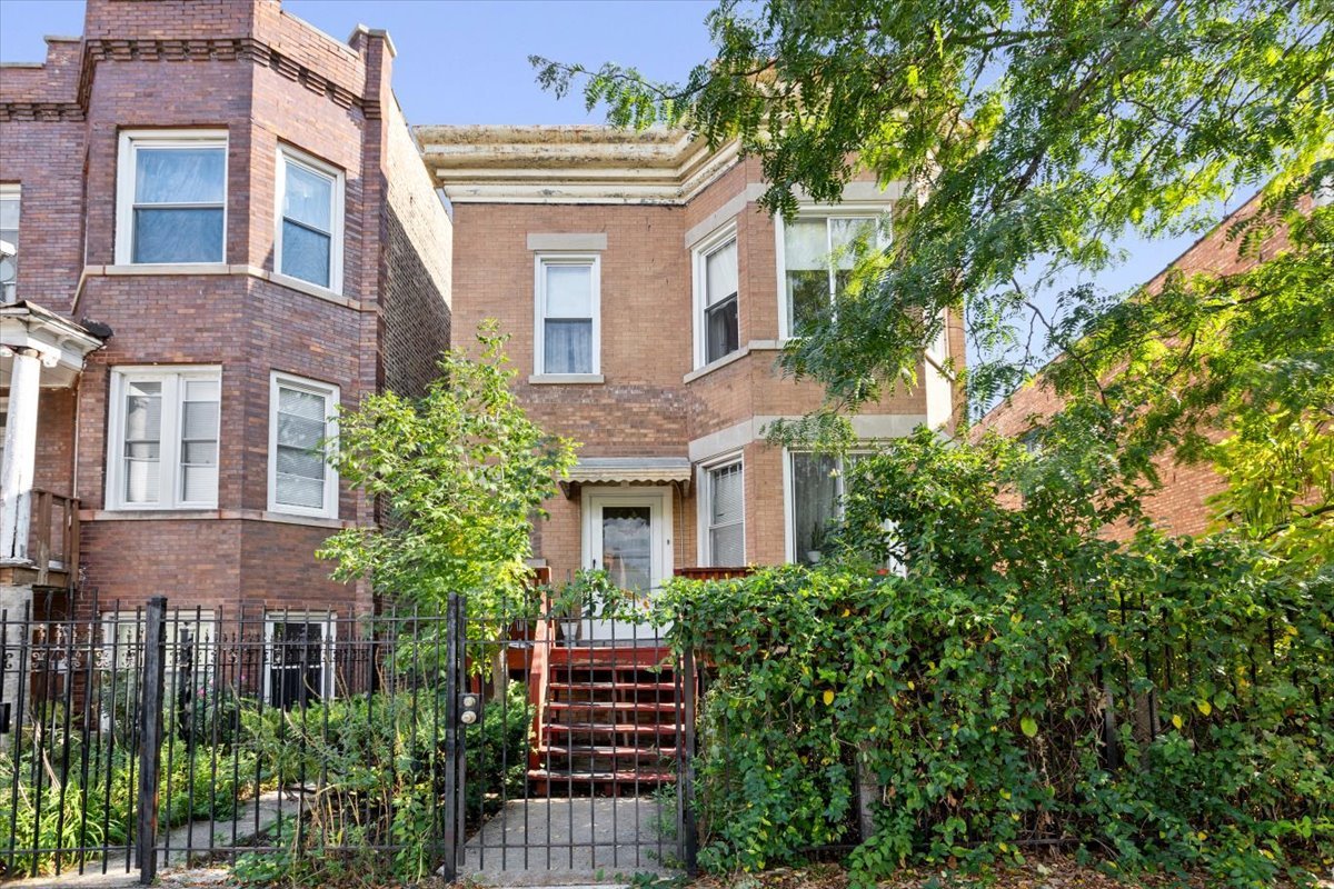 3911 N Kedzie Avenue, Chicago, IL 60618