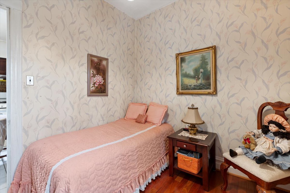 3911 N Kedzie Avenue, Chicago, IL 60618