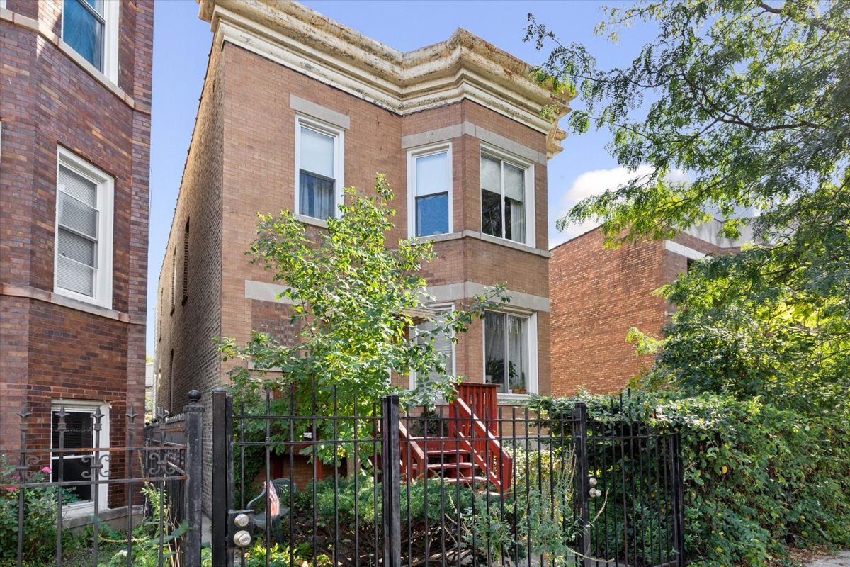 3911 N Kedzie Avenue, Chicago, IL 60618