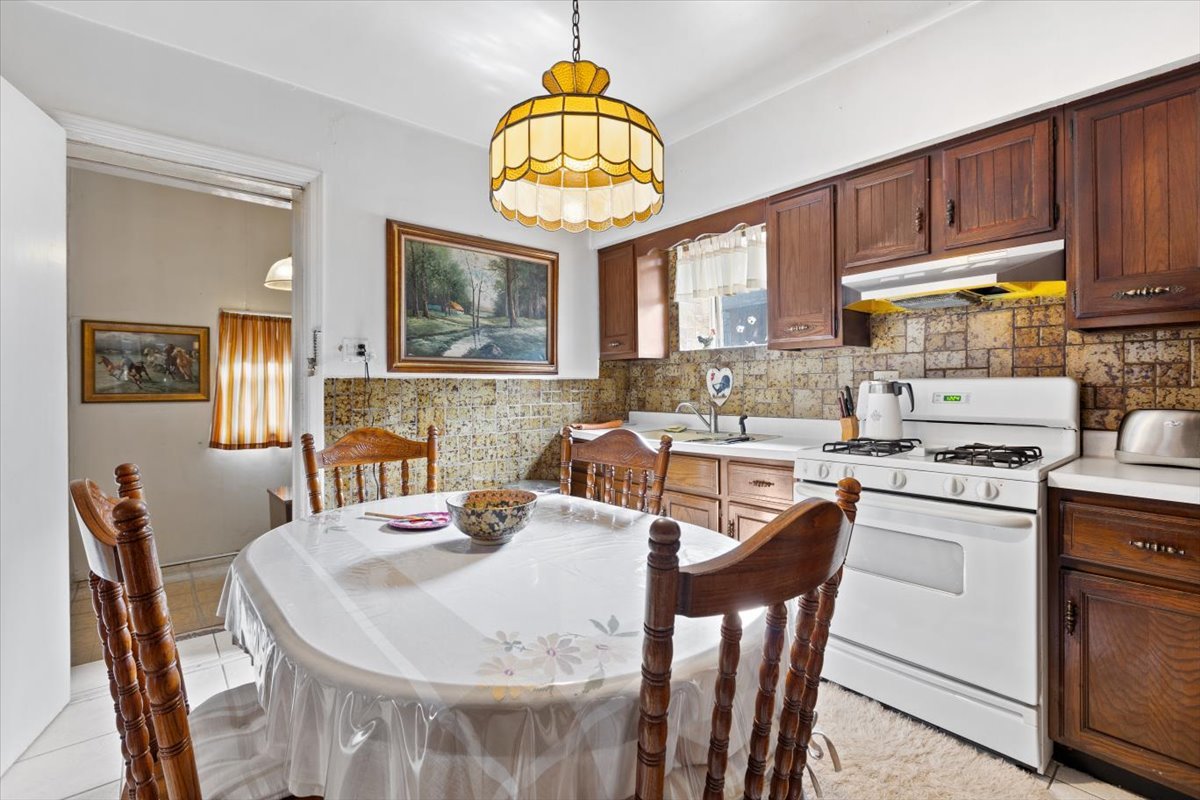 3911 N Kedzie Avenue, Chicago, IL 60618