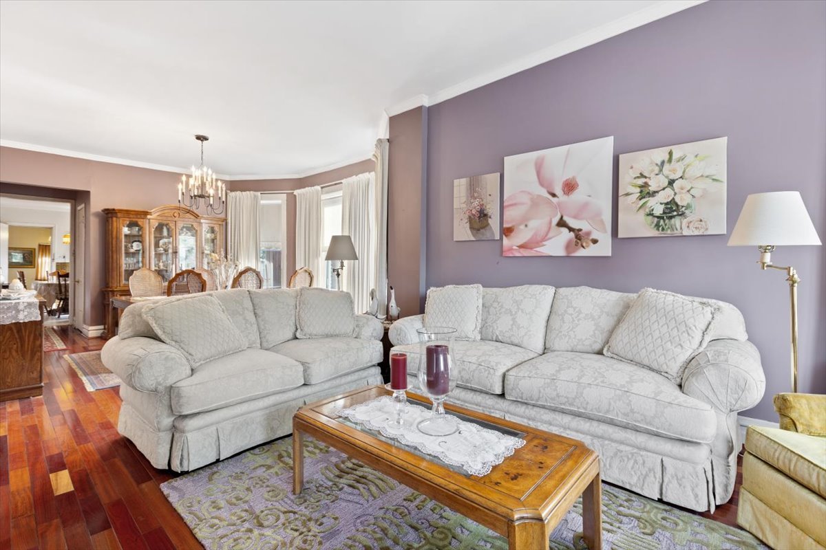 3911 N Kedzie Avenue, Chicago, IL 60618