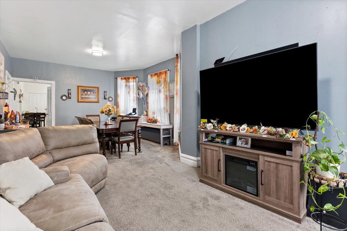 3911 N Kedzie Avenue, Chicago, IL 60618