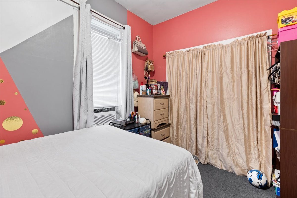 3911 N Kedzie Avenue, Chicago, IL 60618