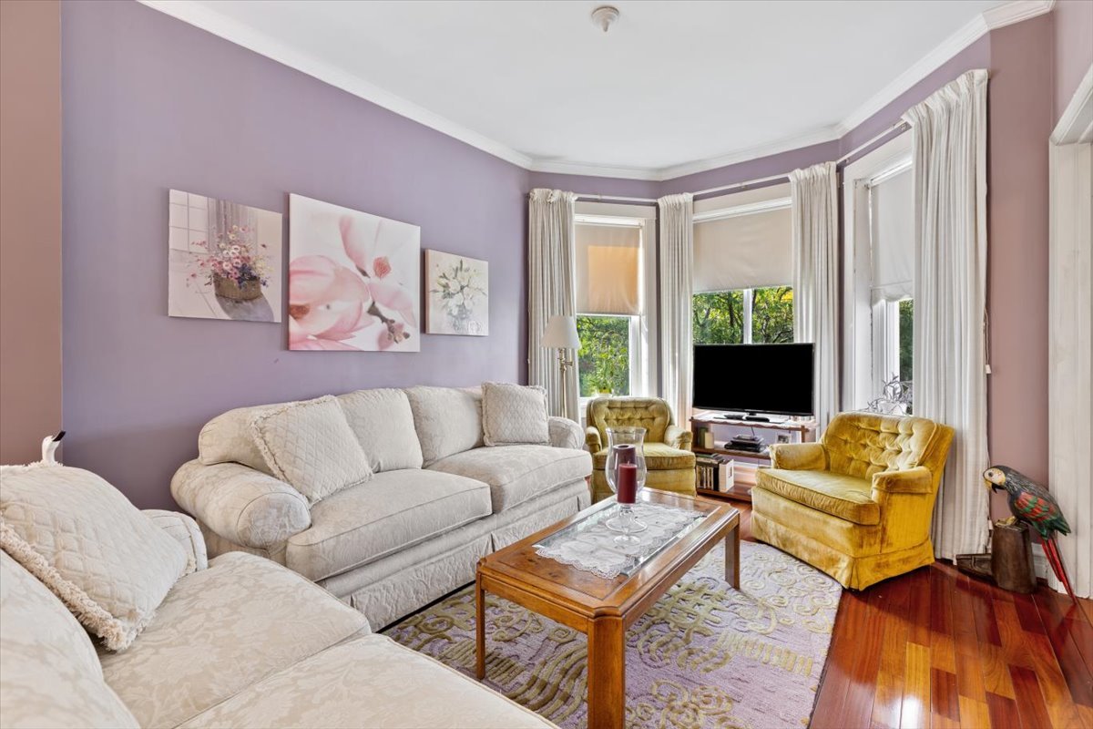 3911 N Kedzie Avenue, Chicago, IL 60618