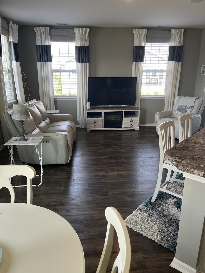 1732 Southern Circle #1732, Pingree Grove, IL 60140