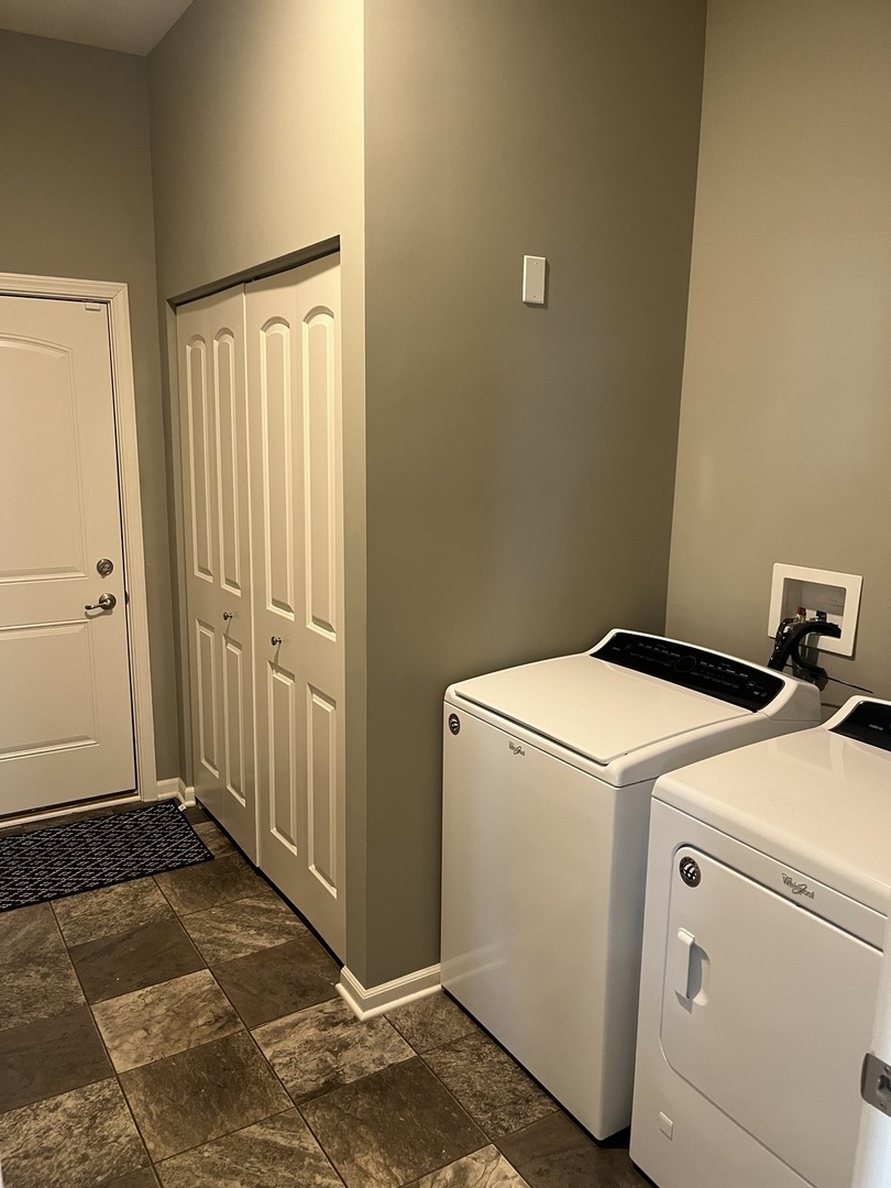 1732 Southern Circle #1732, Pingree Grove, IL 60140