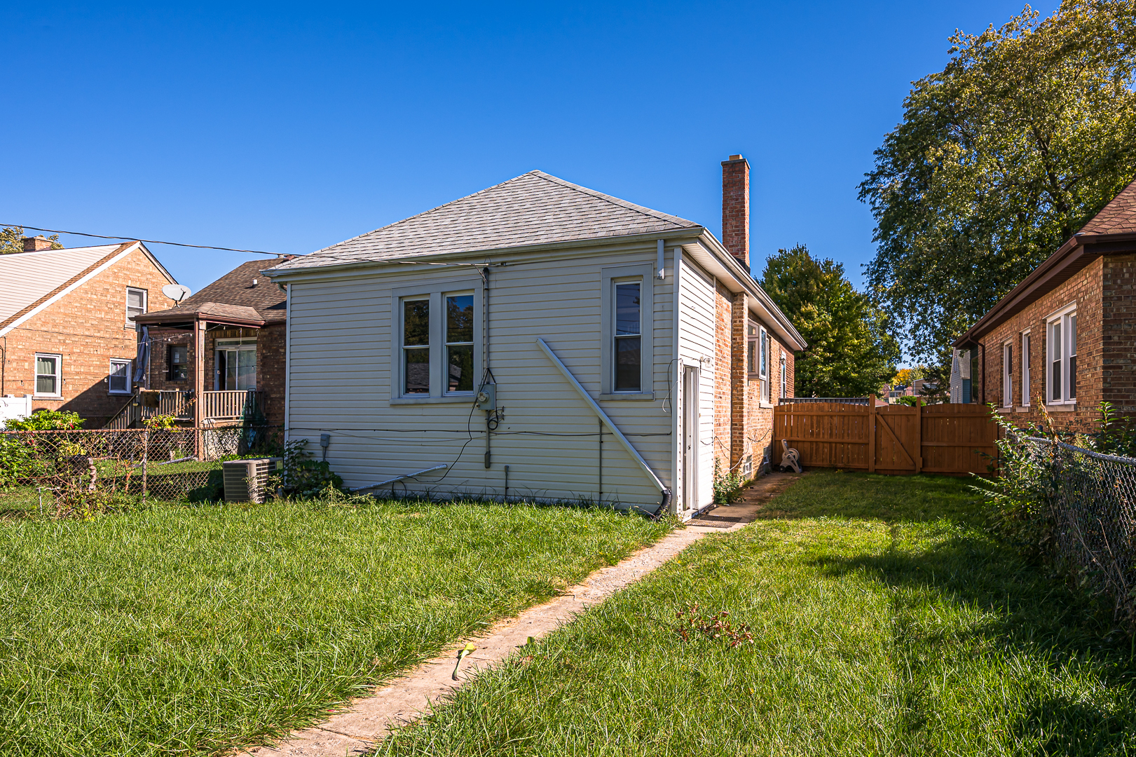 9240 S Trumbull Avenue, Evergreen Park, IL 60805