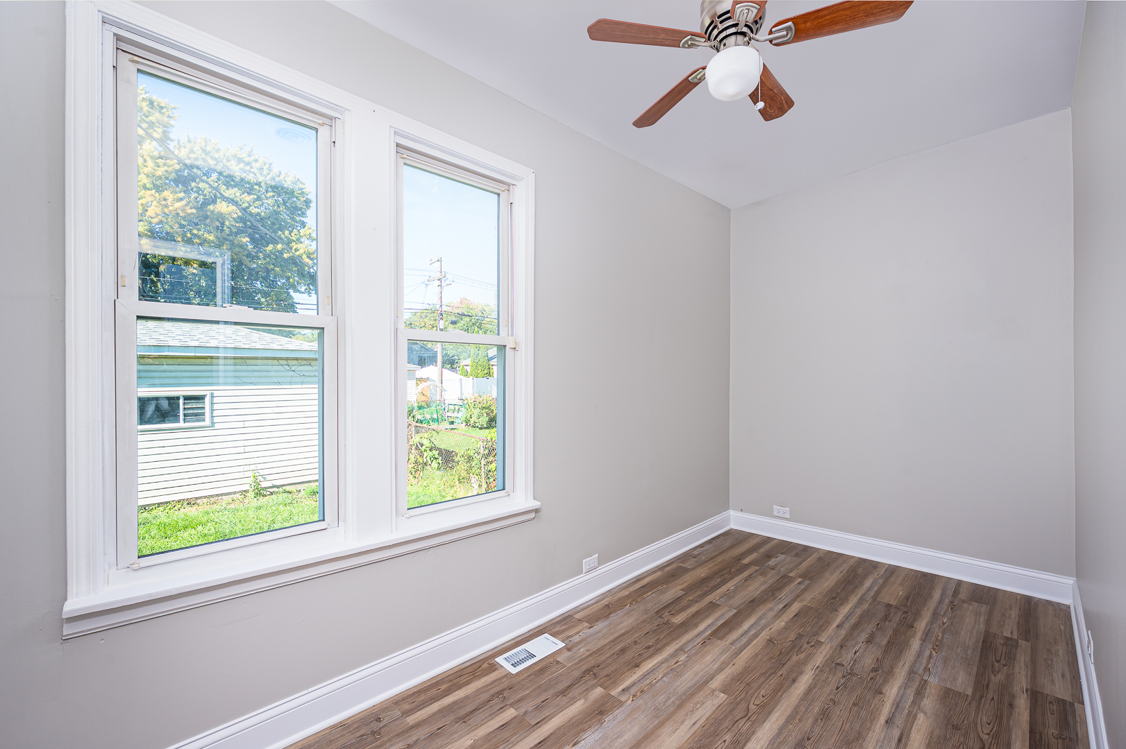 9240 S Trumbull Avenue, Evergreen Park, IL 60805