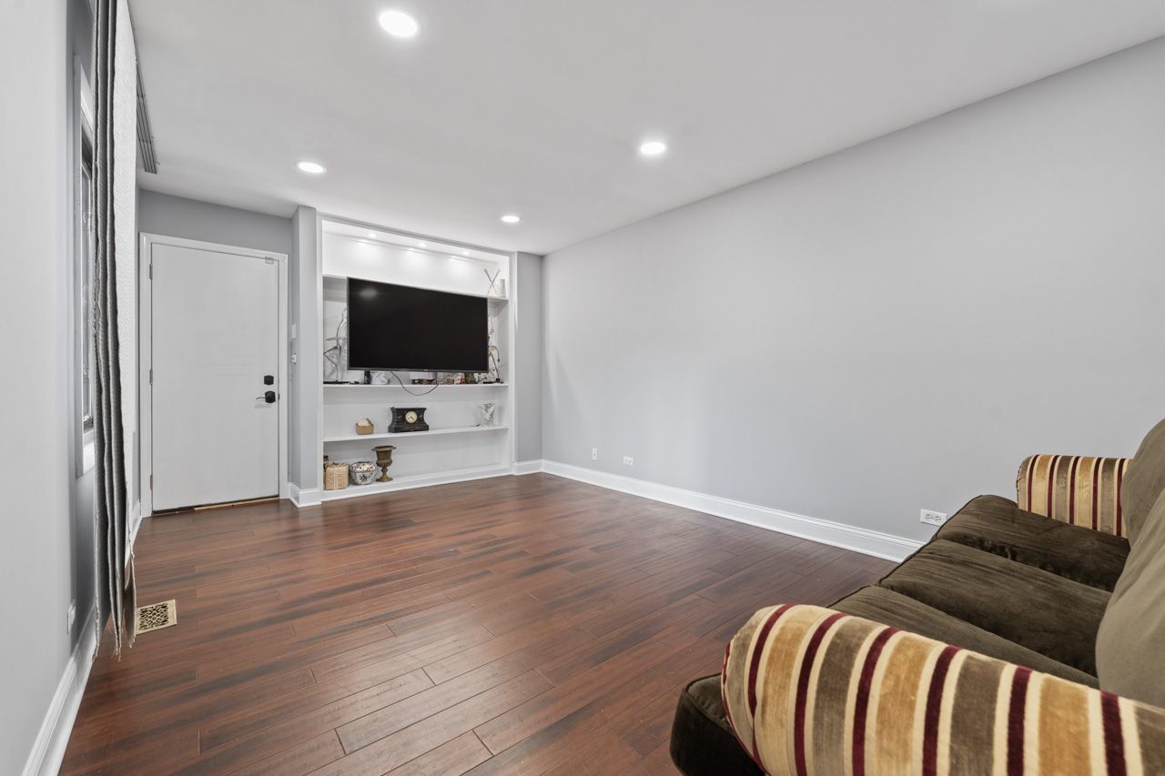 430 Swan Court, Deerfield, IL 60015