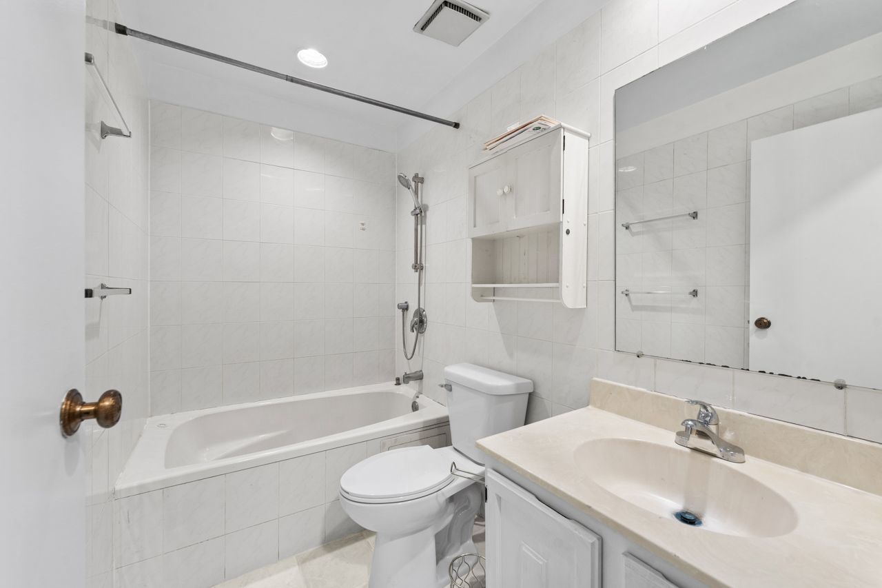 430 Swan Court, Deerfield, IL 60015