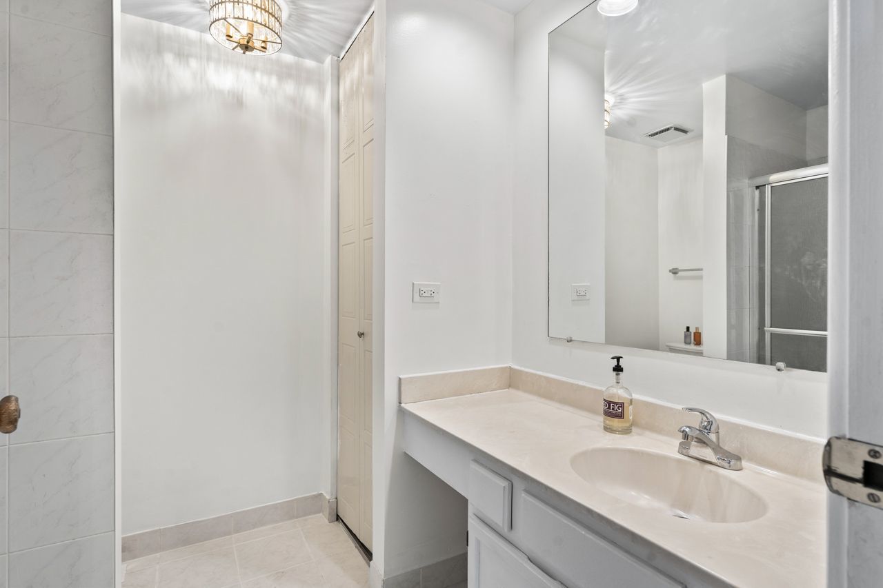 430 Swan Court, Deerfield, IL 60015