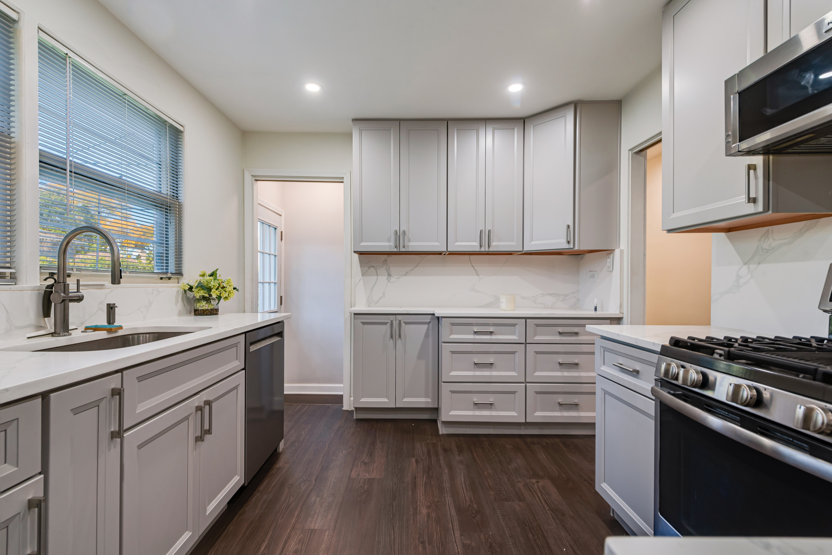 7330 N Kilbourn Avenue, Lincolnwood, IL 60712