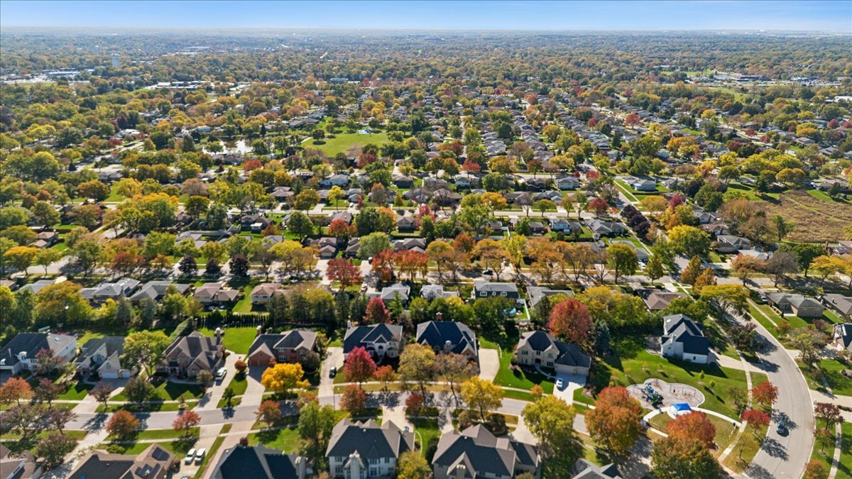 1614 Holly Avenue, Darien, IL 60561