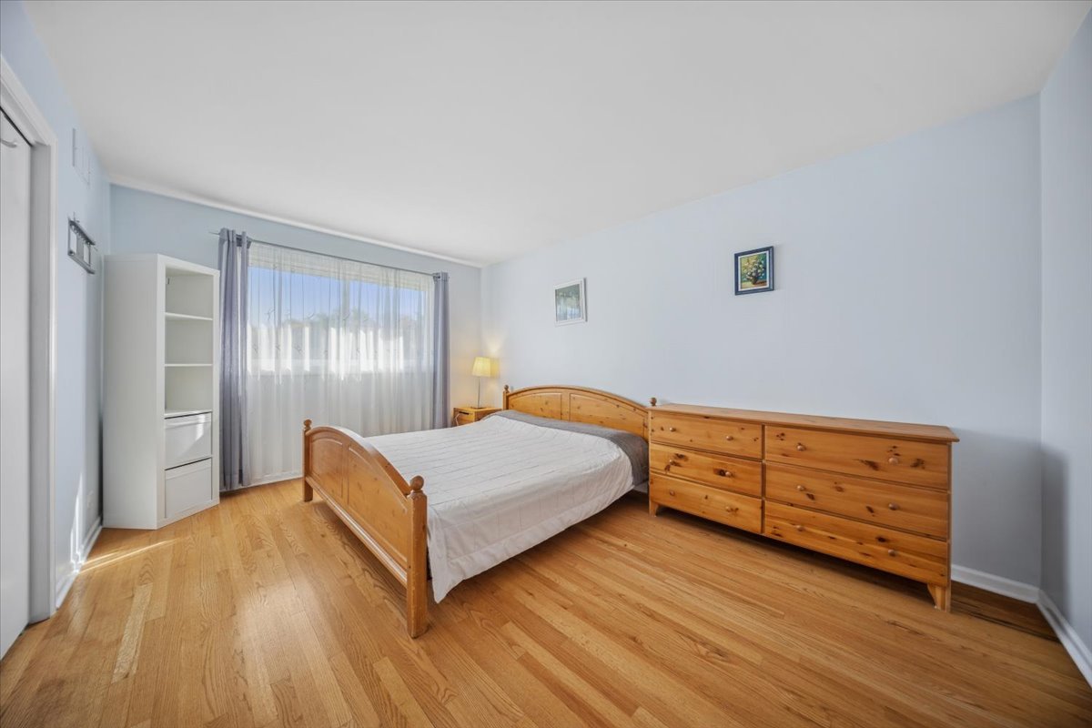 1614 Holly Avenue, Darien, IL 60561