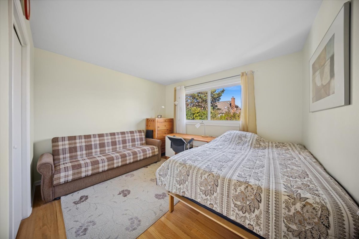 1614 Holly Avenue, Darien, IL 60561