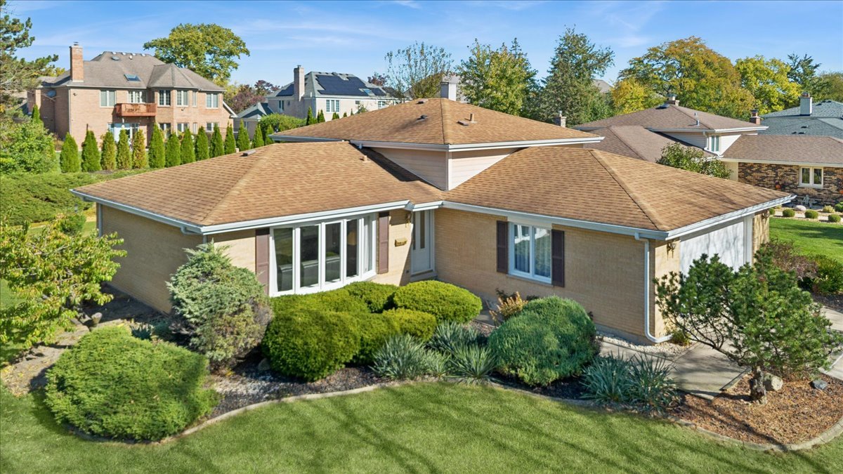 1614 Holly Avenue, Darien, IL 60561