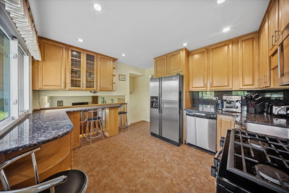 1614 Holly Avenue, Darien, IL 60561