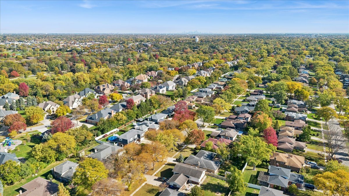 1614 Holly Avenue, Darien, IL 60561