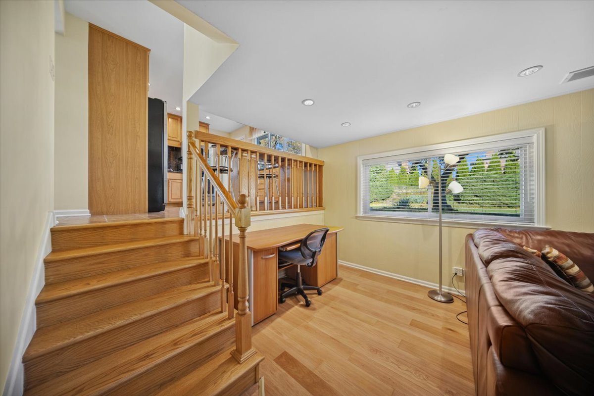 1614 Holly Avenue, Darien, IL 60561