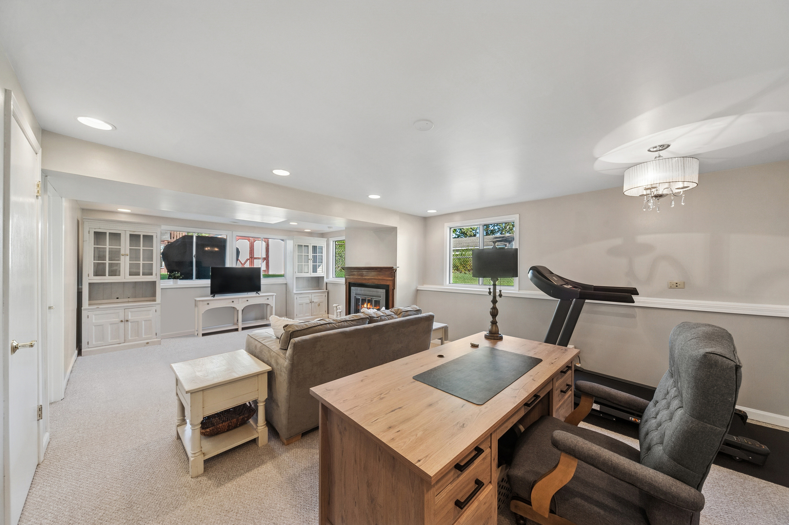 700 Country Lane, Roselle, IL 60172