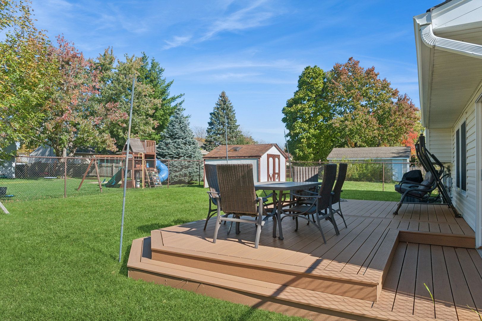 700 Country Lane, Roselle, IL 60172