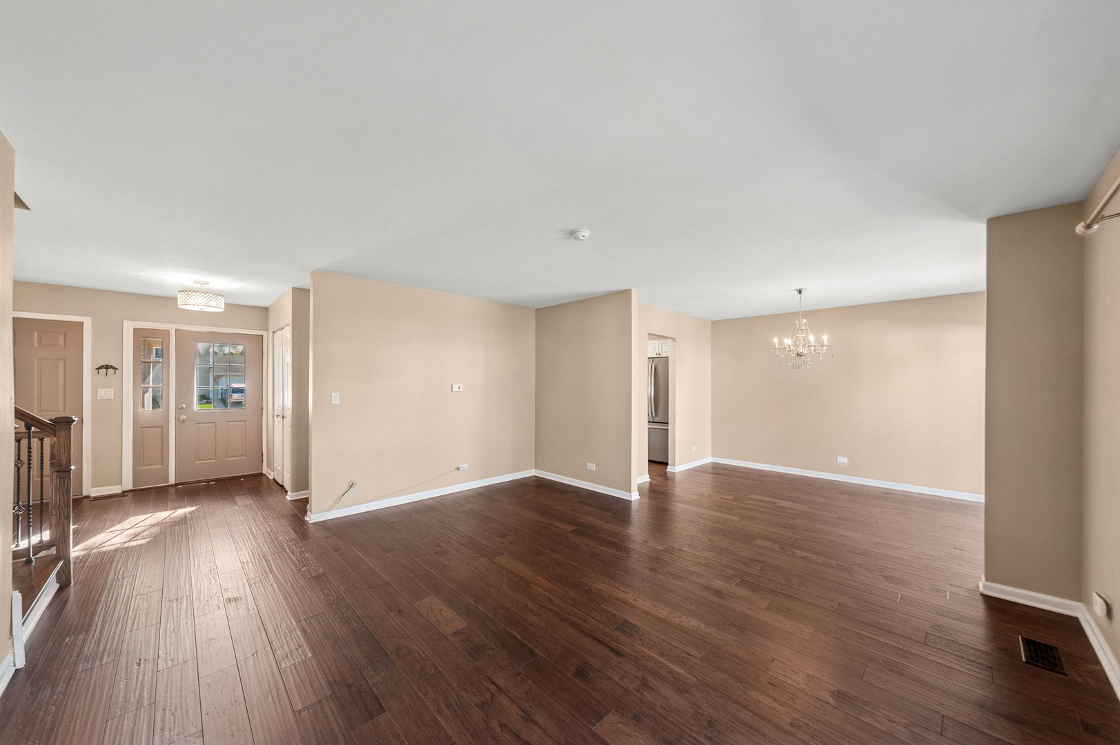 700 Country Lane, Roselle, IL 60172