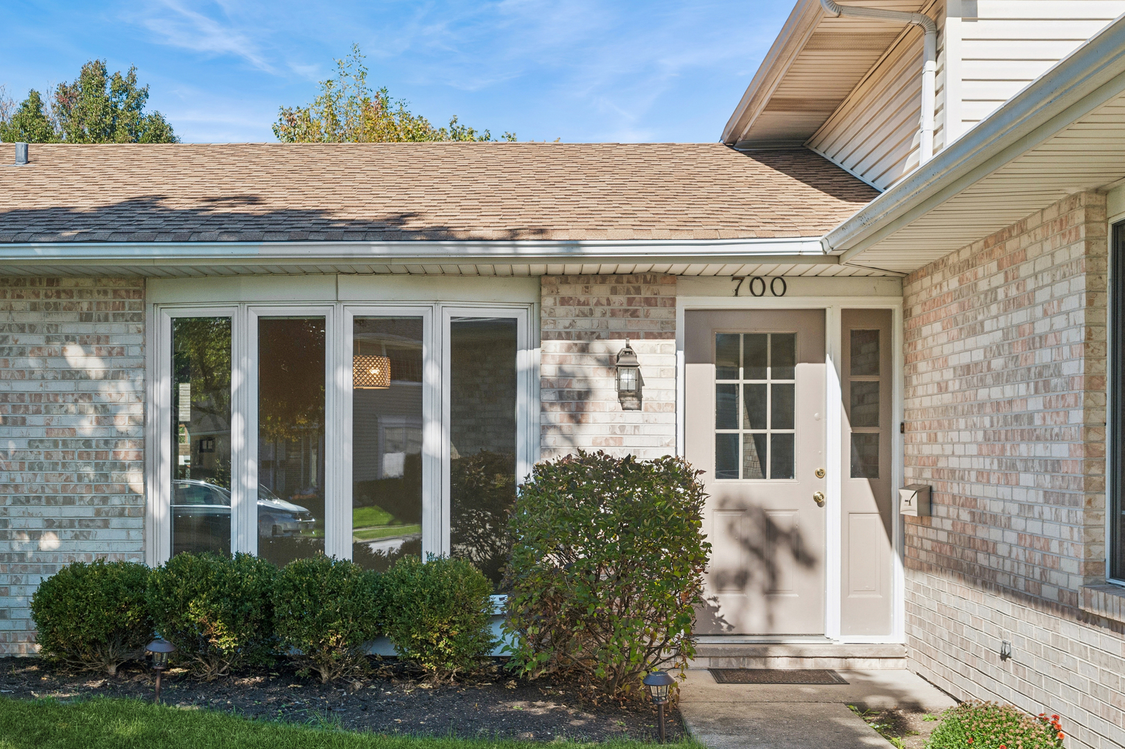 700 Country Lane, Roselle, IL 60172