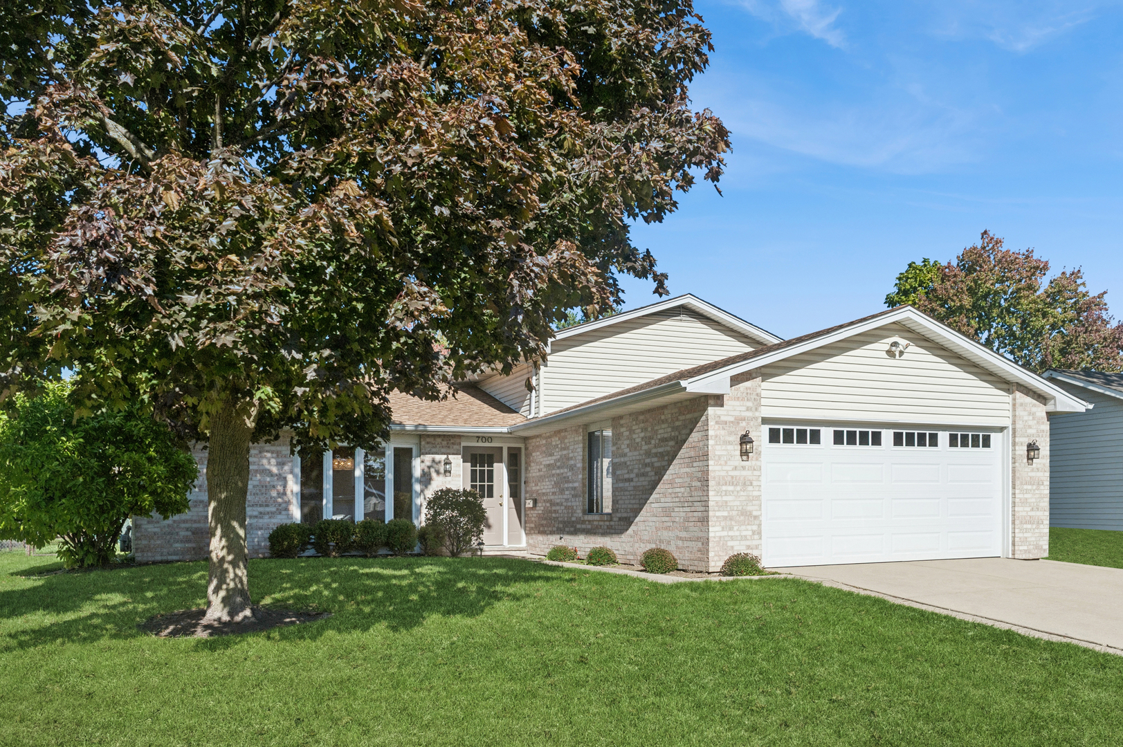 700 Country Lane, Roselle, IL 60172