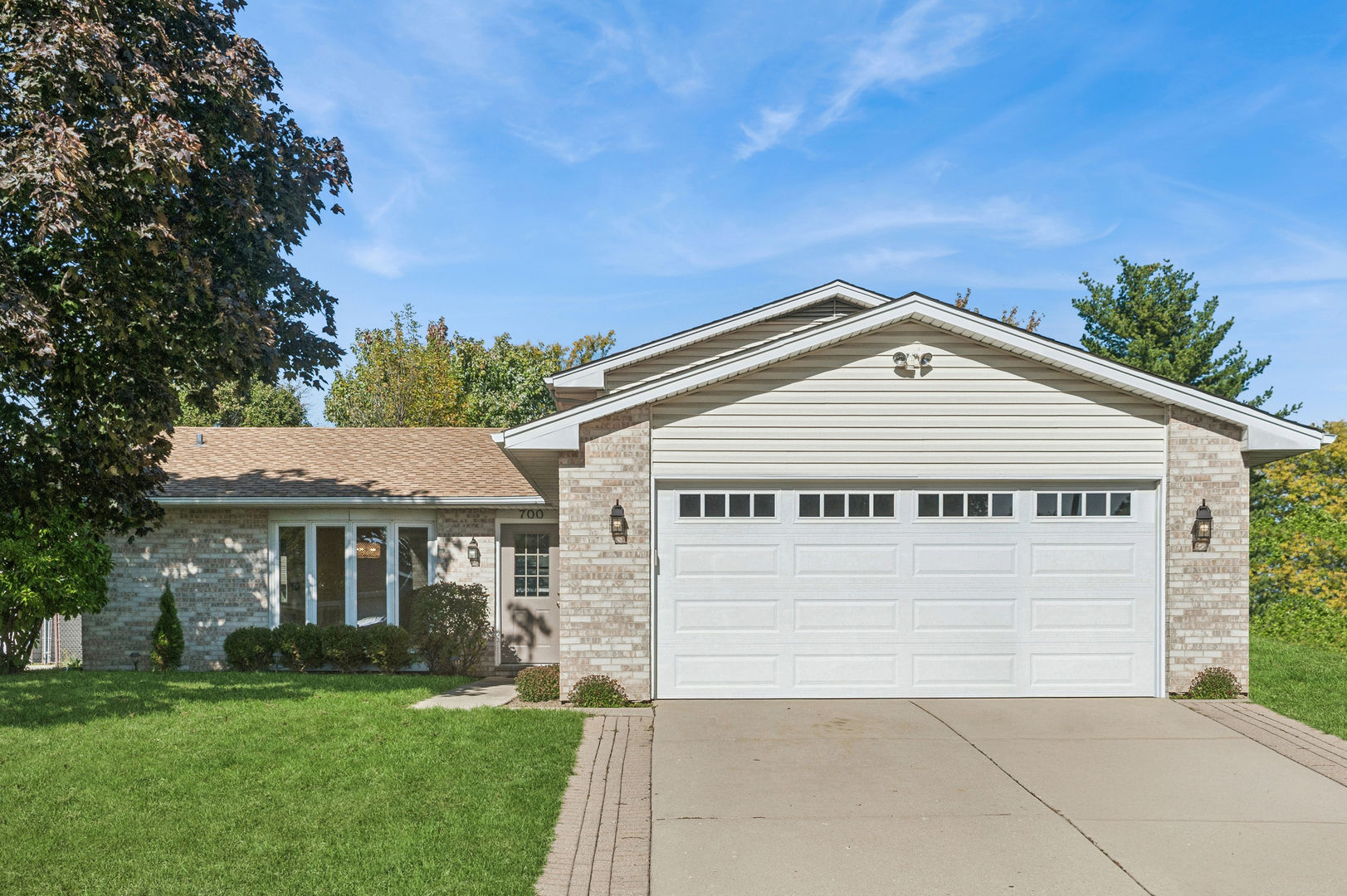 700 Country Lane, Roselle, IL 60172