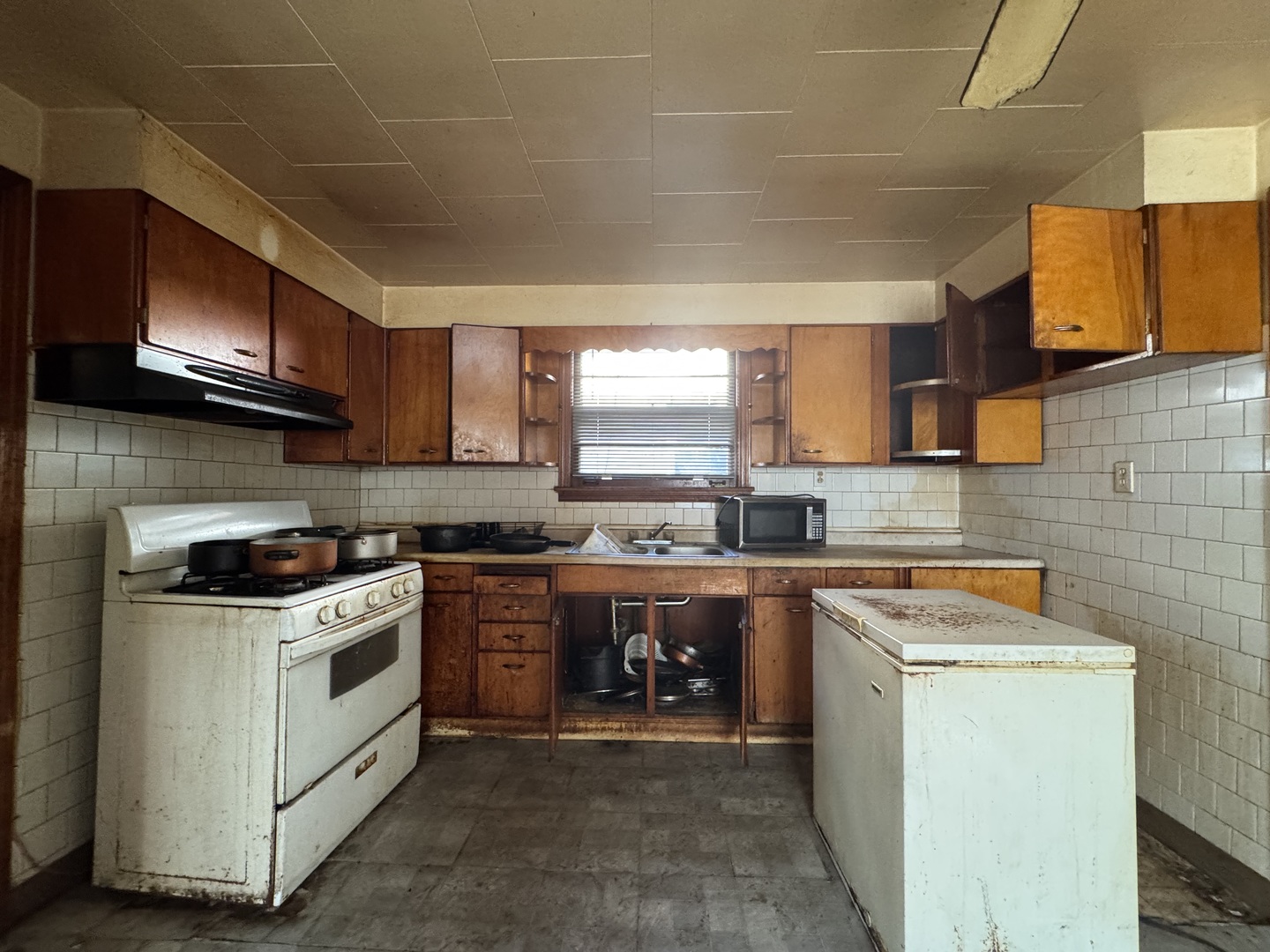 12253 S Peoria Street, Chicago, IL 60643