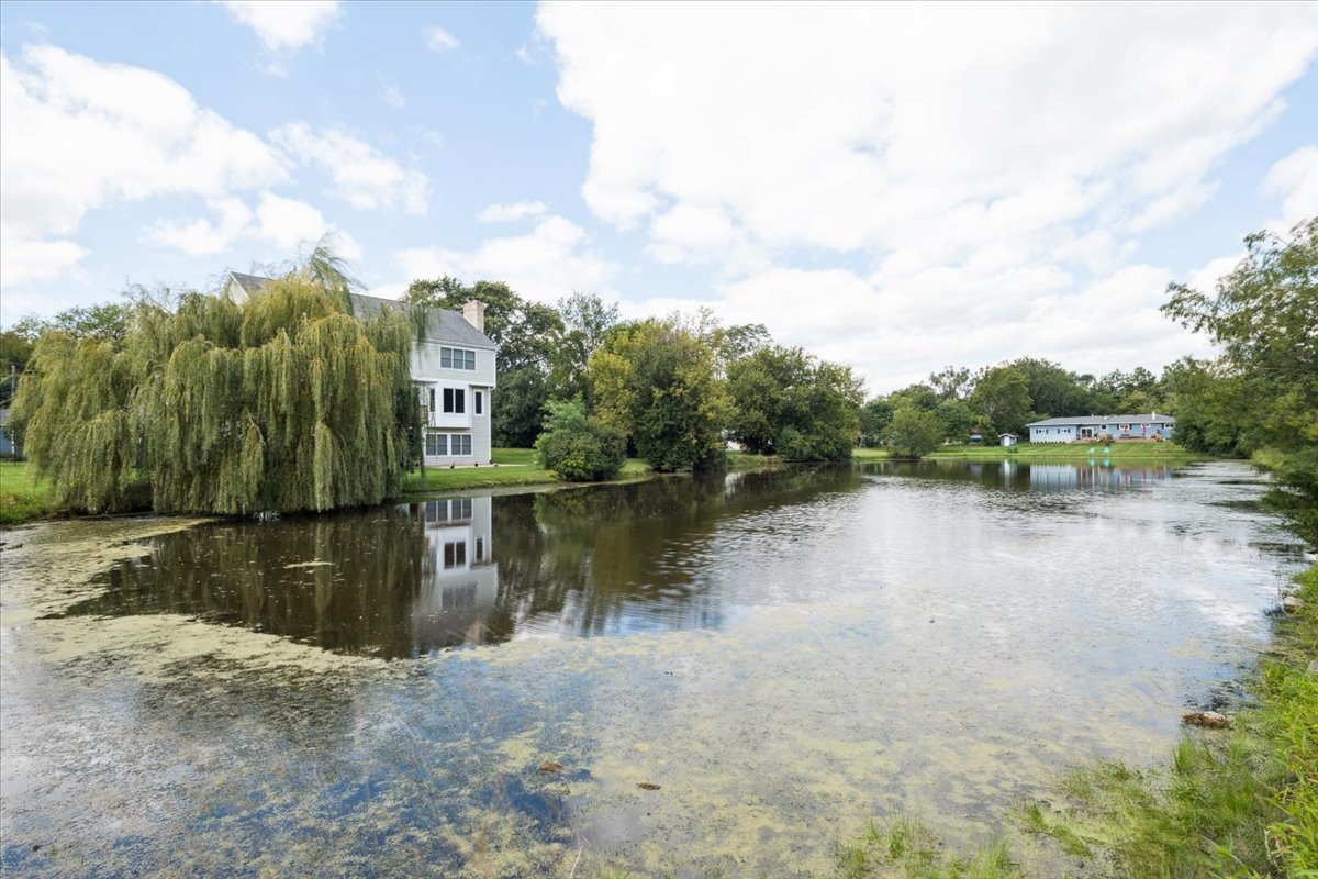 26900 W Taylor Street, Barrington, IL 60010