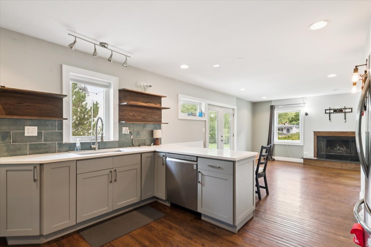 26900 W Taylor Street, Barrington, IL 60010